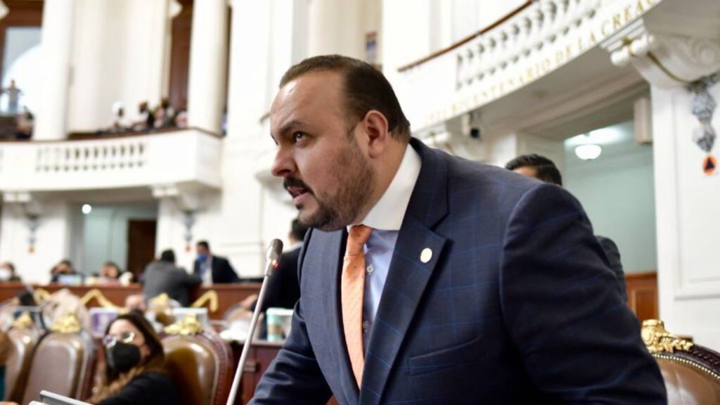 PAN exige vacunar a menores de 5 a 11 años; Morena votó en contra