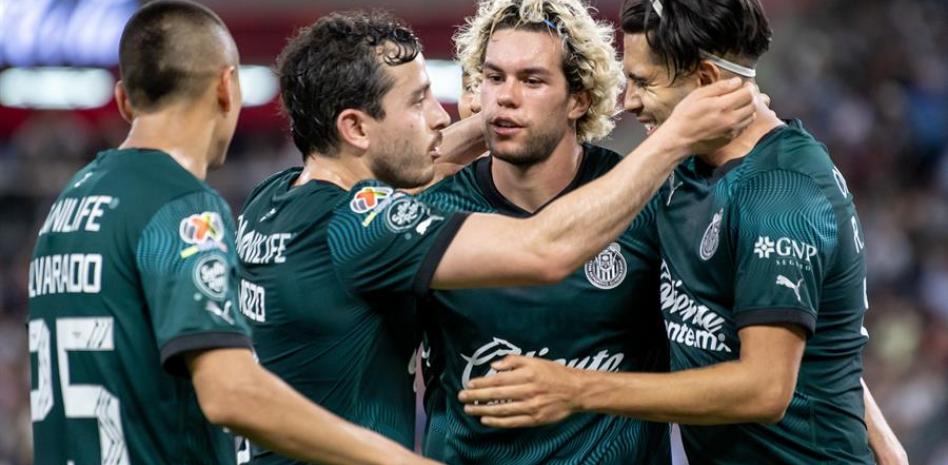 Chivas le quita el invicto al Monterrey