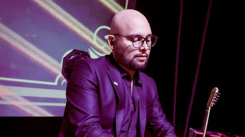 El tecladista estrella de Banda MS pierde la batalla contra la muerte y deja sin palabras al mundo musical.