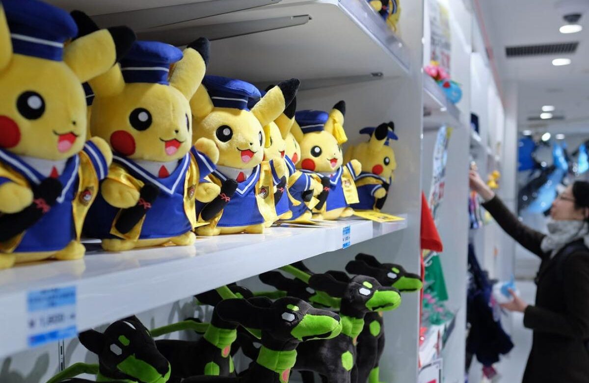Tragedia en Tokio: joven empleada de tienda Pokémon asesinada a puñaladas; el atacante se quita la vida