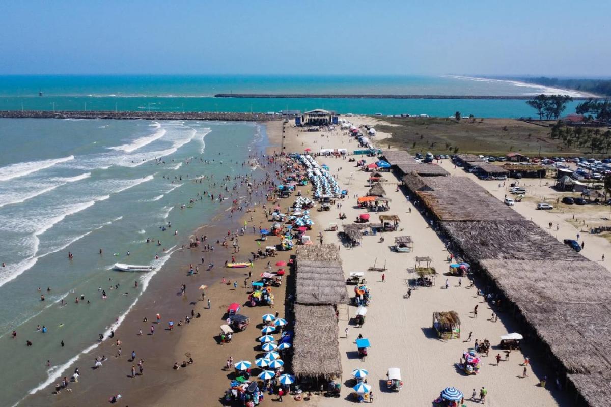 Turismo en Veracruz resiste: playas brillan pese al derrame